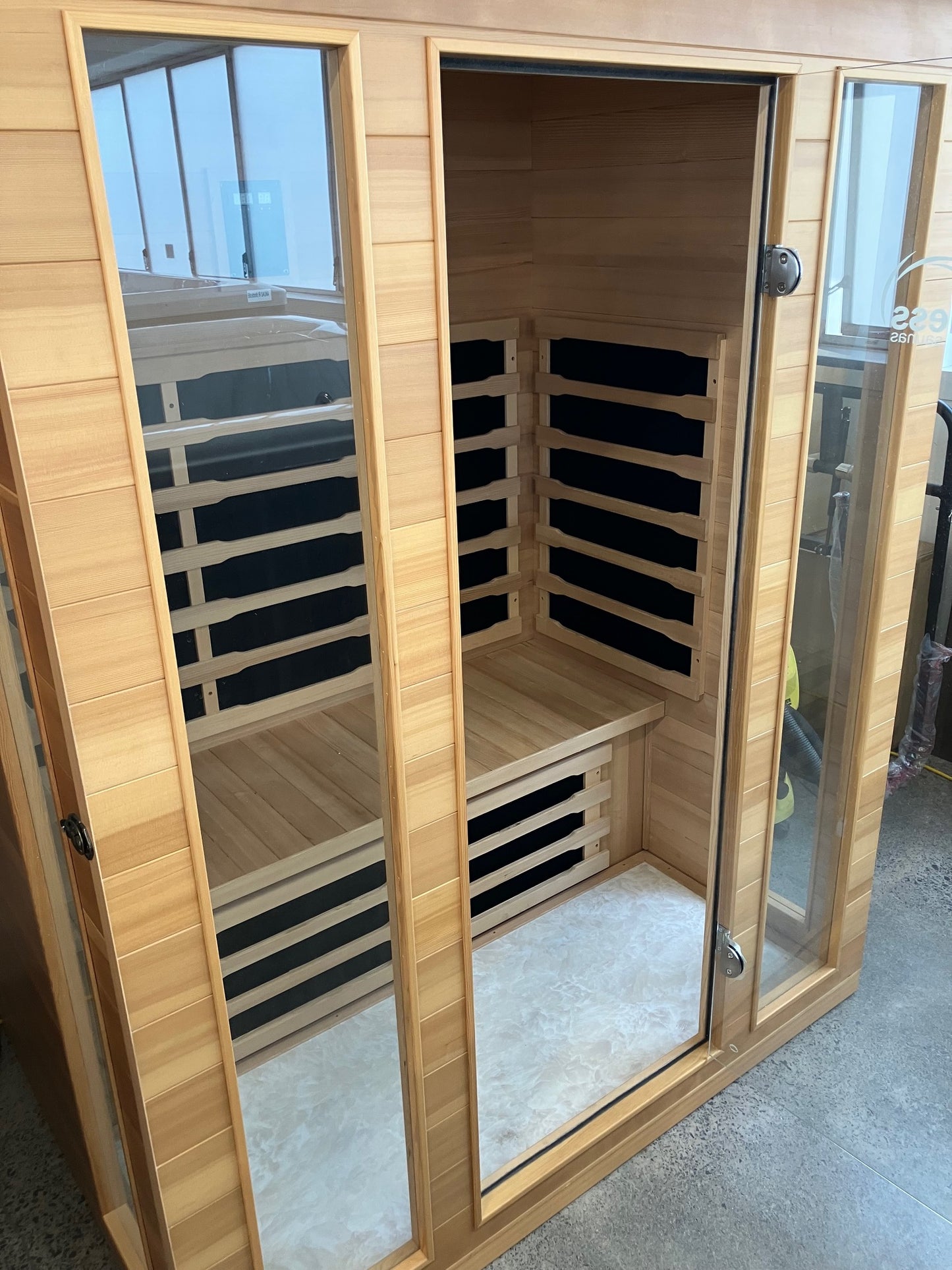 IR101 - 3-4 PERSON SAUNA - Display Unit Sale x 1 (Collection Only)