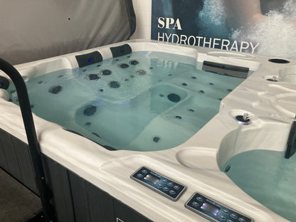 XL678 Swim - Wet Display Clearance: 1 Only