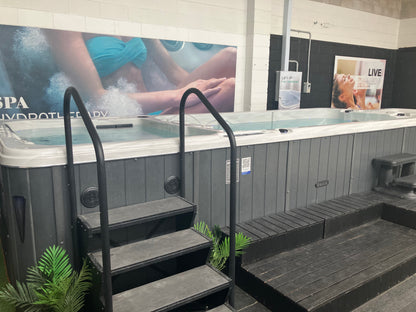 XL678 Swim - Wet Display Clearance: 1 Only