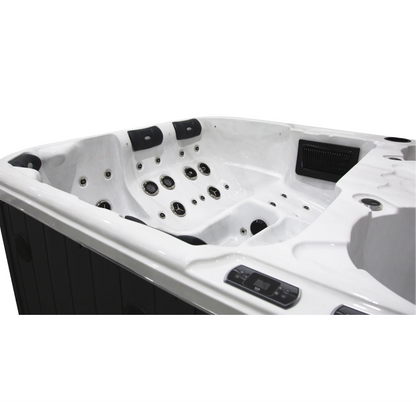 XL678 Swim - Wet Display Clearance: 1 Only