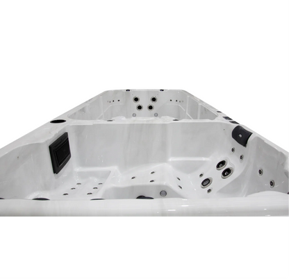 XL678 Swim - Wet Display Clearance: 1 Only